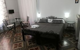 Aloi Rooms